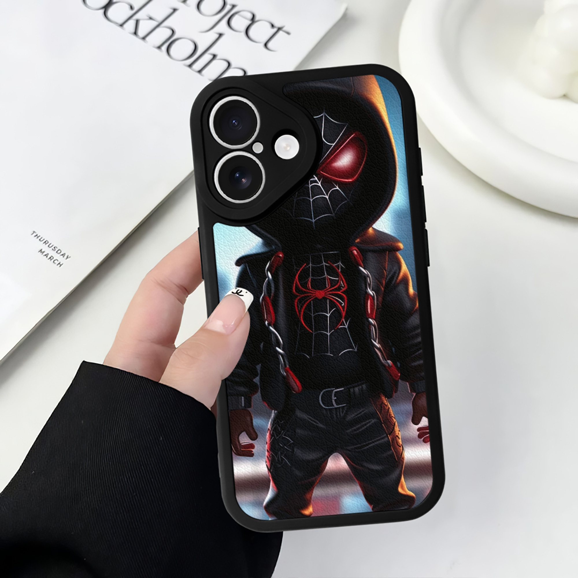 Spider Man スパイダーマン 【iPhone 16シリーズ対応】シリコンスマホケース（レザー調） 材質：シリコン